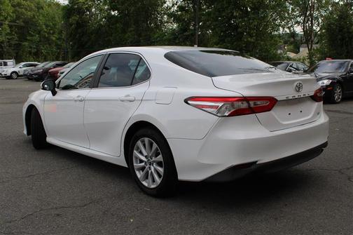 Super White 2018 Toyota Camry LE