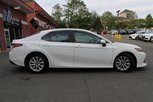 Super White 2018 Toyota Camry LE