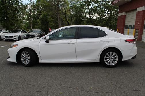Super White 2018 Toyota Camry LE