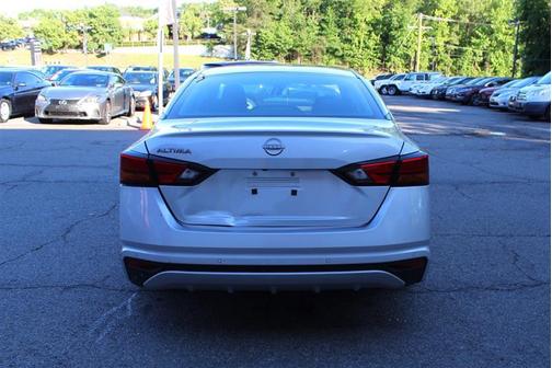 Brilliant Silver Metallic 2024 Nissan Altima S FWD
