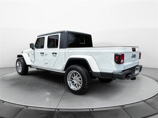 2022 Jeep Gladiator Overland