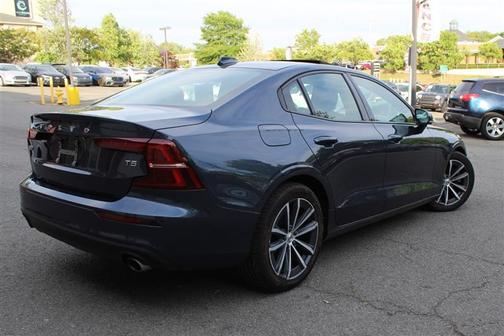 Denim Blue Metallic 2021 Volvo S60 T5 Momentum