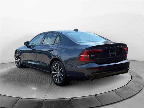 2021 Volvo S60 T5 Momentum