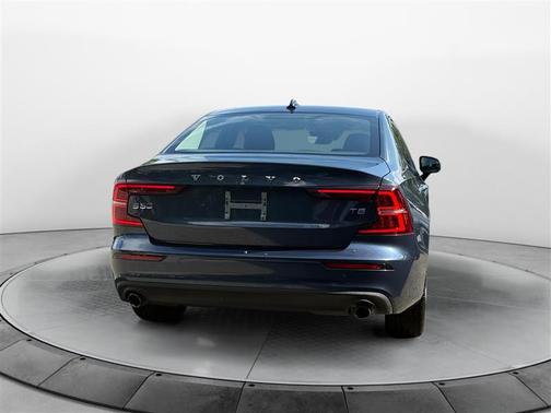 2021 Volvo S60 T5 Momentum