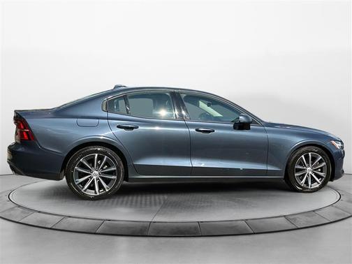 2021 Volvo S60 T5 Momentum