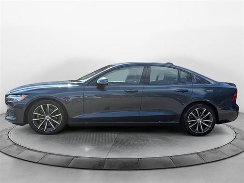 2021 Volvo S60 T5 Momentum