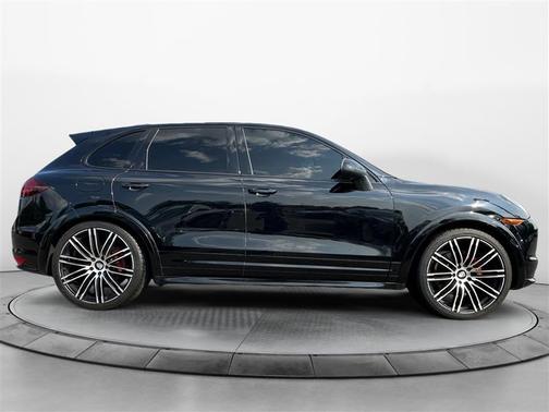 2013 Porsche Cayenne GTS