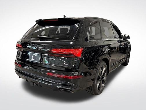 Mythos Black Metallic 2026 Audi Q7 55