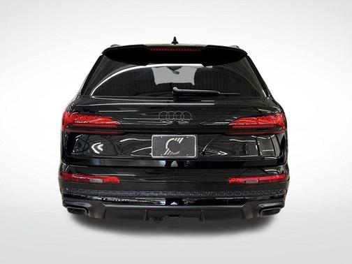 Mythos Black Metallic 2026 Audi Q7 55