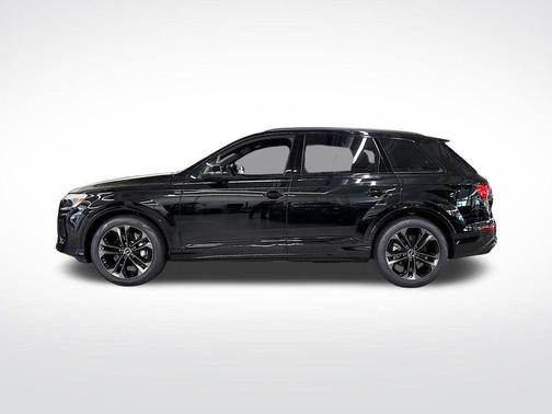Mythos Black Metallic 2026 Audi Q7 55