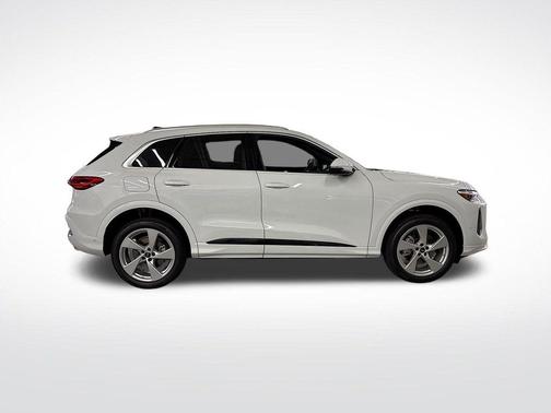 Glacier White Metallic 2026 Audi Q5 PLUS