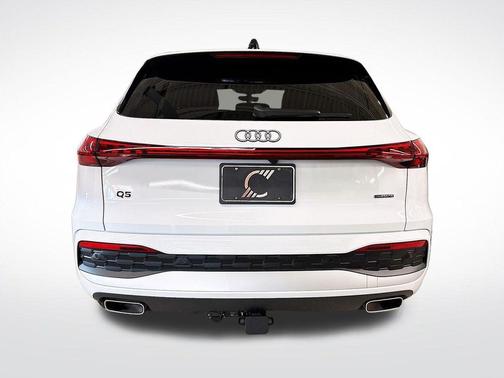 Glacier White Metallic 2026 Audi Q5 PLUS