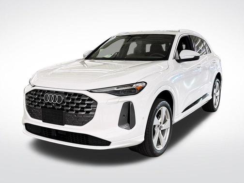 Glacier White Metallic 2026 Audi Q5 PLUS