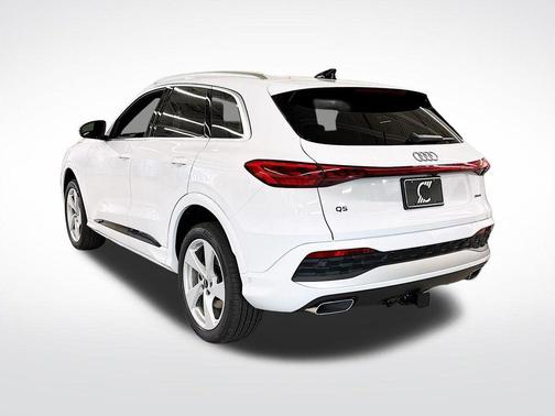 Glacier White Metallic 2026 Audi Q5 PLUS