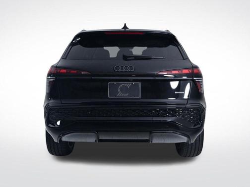 Mythos Black Metallic 2026 Audi Q3 S line