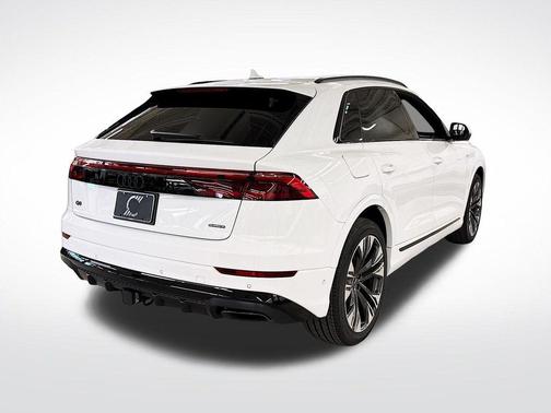 Glacier White Metallic 2026 Audi Q8 55 Premium