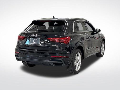 2024 Audi Q3 45 S line Premium