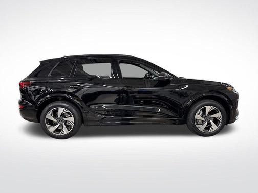 2025 Audi Q6 e-tron Premium