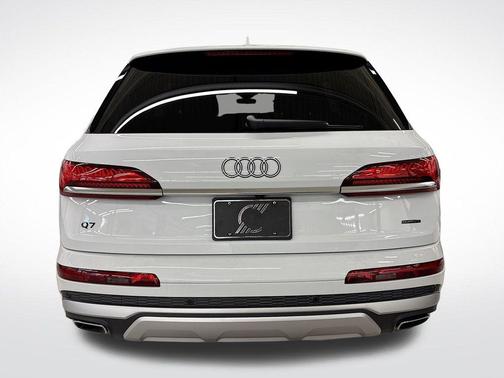2025 Audi Q7 45 Premium Plus
