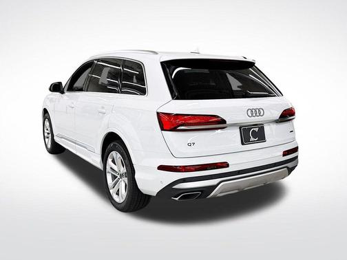 2025 Audi Q7 45 Premium Plus