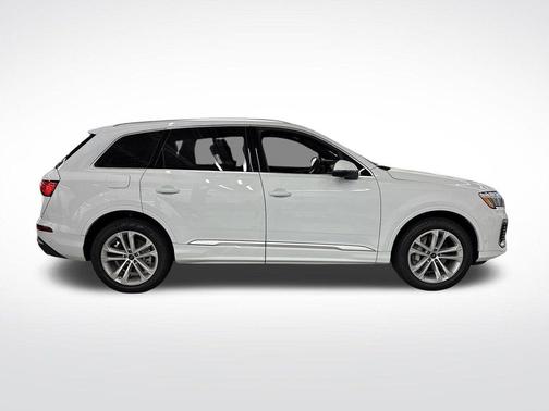 2025 Audi Q7 45 Premium Plus