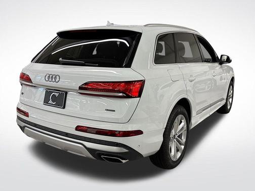 2025 Audi Q7 45 Premium Plus
