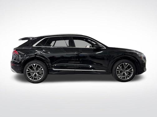 2025 Audi Q8 55 Premium