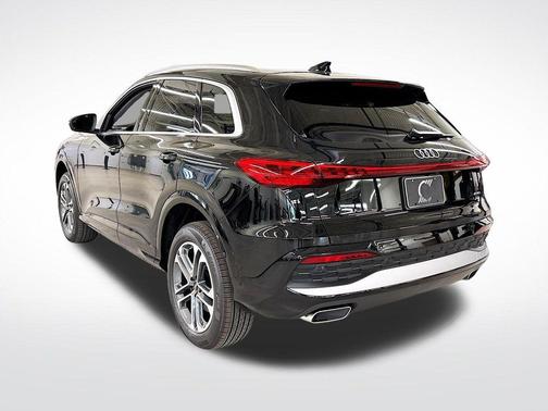 Mythos Black Metallic 2026 Audi Q5 PLUS