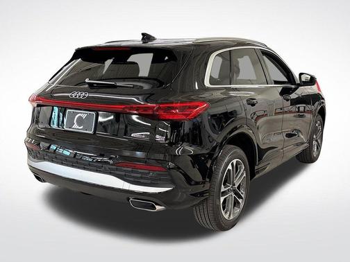 Mythos Black Metallic 2026 Audi Q5 PLUS
