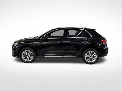Mythos Black Metallic 2025 Audi Q3 45 S line Premium