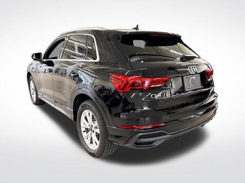 Mythos Black Metallic 2025 Audi Q3 45 S line Premium