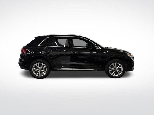 Mythos Black Metallic 2025 Audi Q3 45 S line Premium