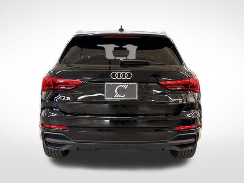 Mythos Black Metallic 2025 Audi Q3 45 S line Premium