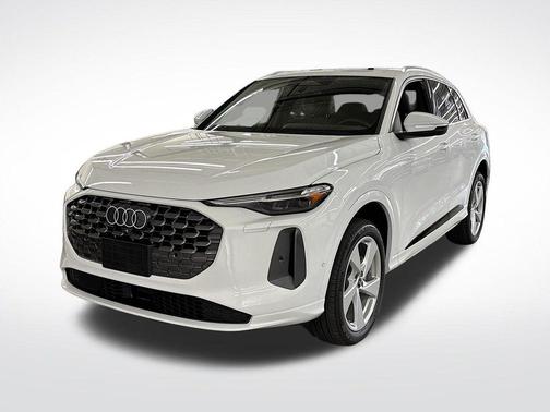 Glacier White Metallic 2026 Audi Q5 PLUS
