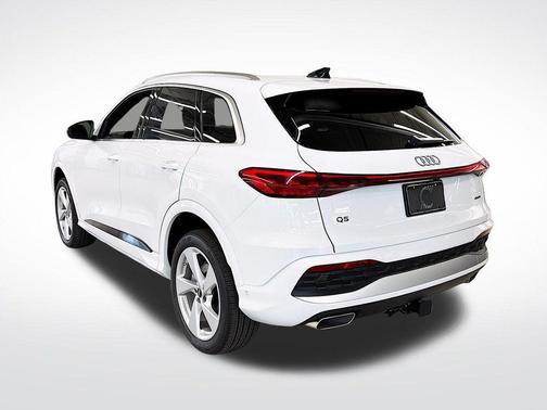 Glacier White Metallic 2026 Audi Q5 PLUS