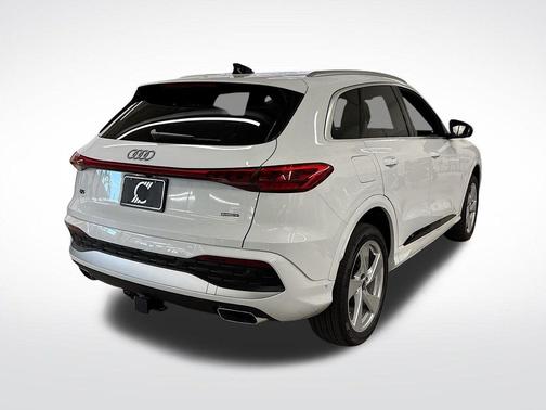 Glacier White Metallic 2026 Audi Q5 PLUS