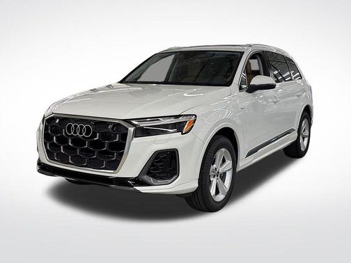 Carrara White 2026 Audi Q7 55