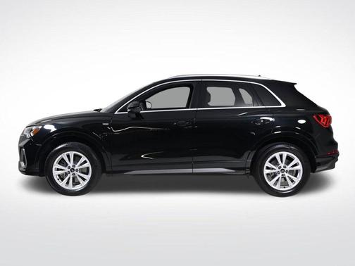 Mythos Black Metallic 2025 Audi Q3 45 S line Premium