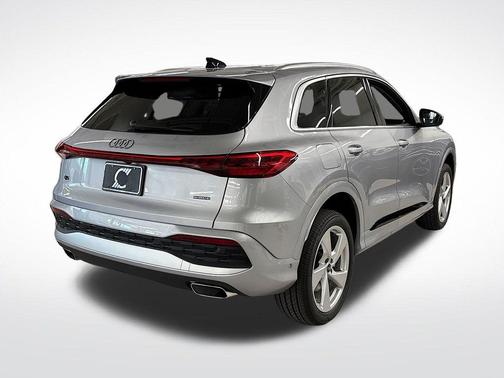 Florett Silver Metallic 2026 Audi Q5 PLUS