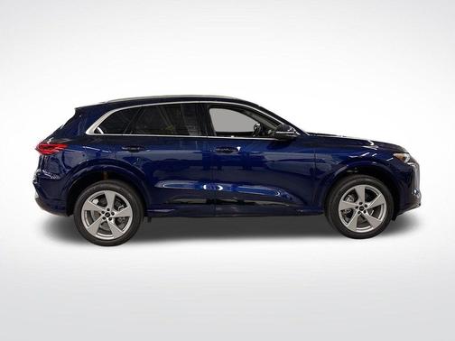 Navarra Blue Metallic 2026 Audi Q5 PLUS