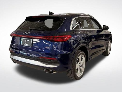 Navarra Blue Metallic 2026 Audi Q5 PLUS