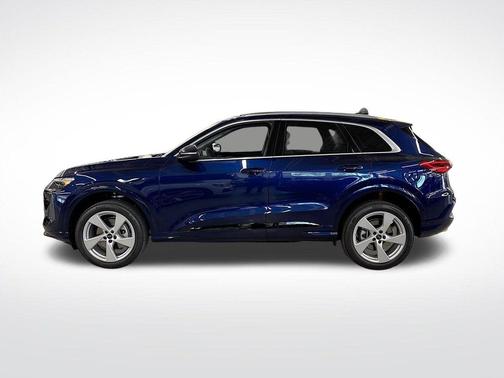 Navarra Blue Metallic 2026 Audi Q5 PLUS