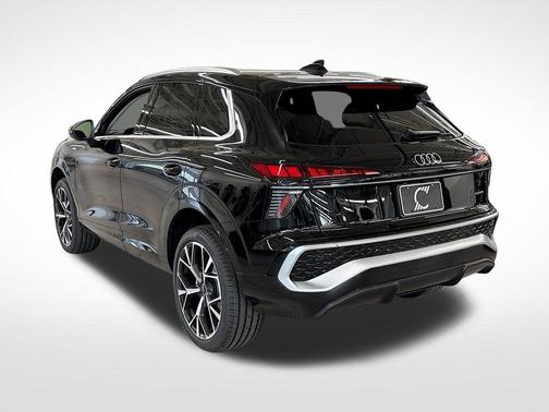 Mythos Black Metallic 2026 Audi Q3 S line