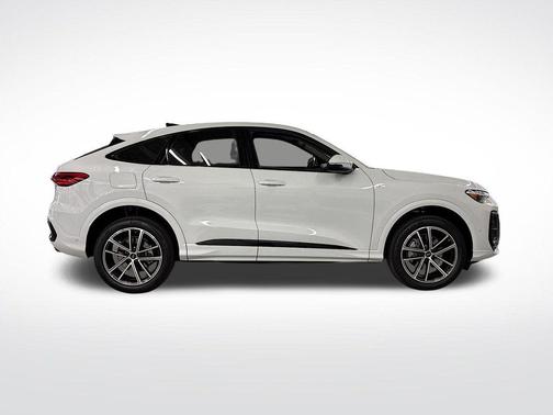 Glacier White Metallic 2026 Audi Q5 PLUS