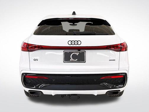 Glacier White Metallic 2026 Audi Q5 PLUS