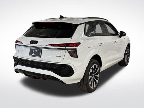 Glacier White Metallic 2026 Audi Q3 S line