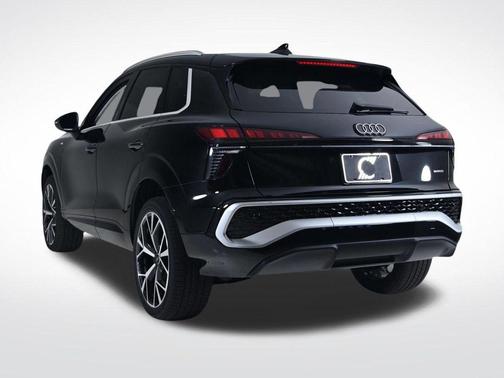Mythos Black Metallic 2026 Audi Q3 S line
