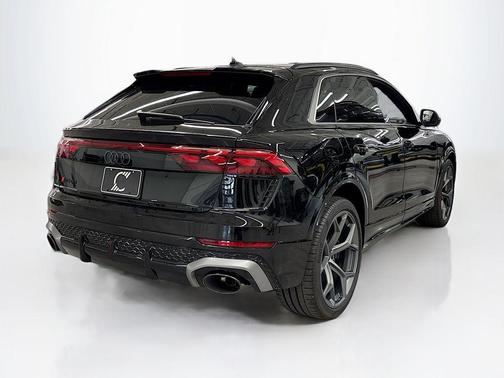 2025 Audi RS Q8 4.0T quattro