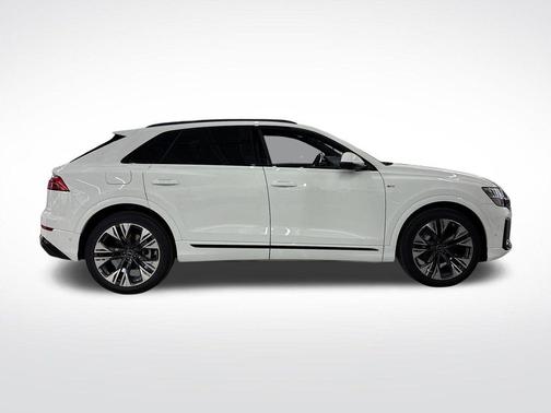 2025 Audi Q8 55 Premium