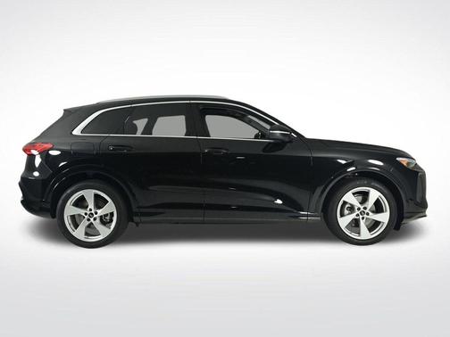 Mythos Black Metallic 2025 Audi Q5 2.0T quattro Premium